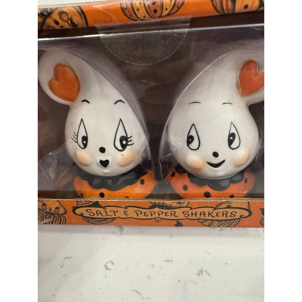 Johanna Parker Ghost Salt and Pepper Shakers Boy Girl Mr Mrs Orange Heart New